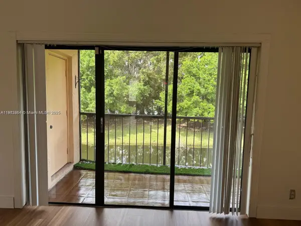 341 Lakeview Dr #204, Weston, FL 33326