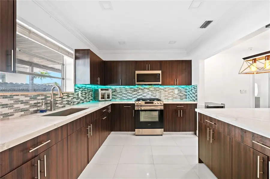 5355 W 5th Ln, Hialeah, FL 33012 - Image #2