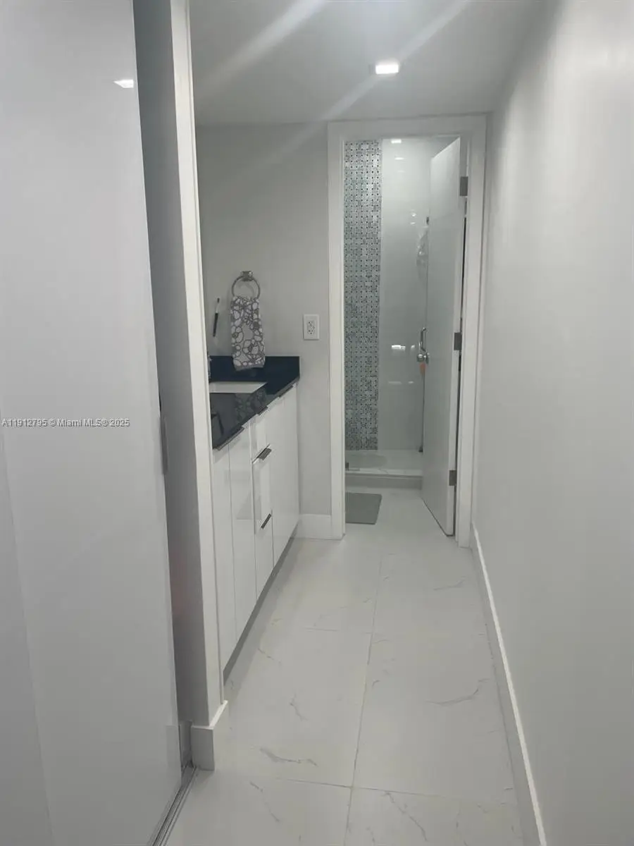 20400 W Country Club Dr #615, Aventura, FL 33180 - Image #3