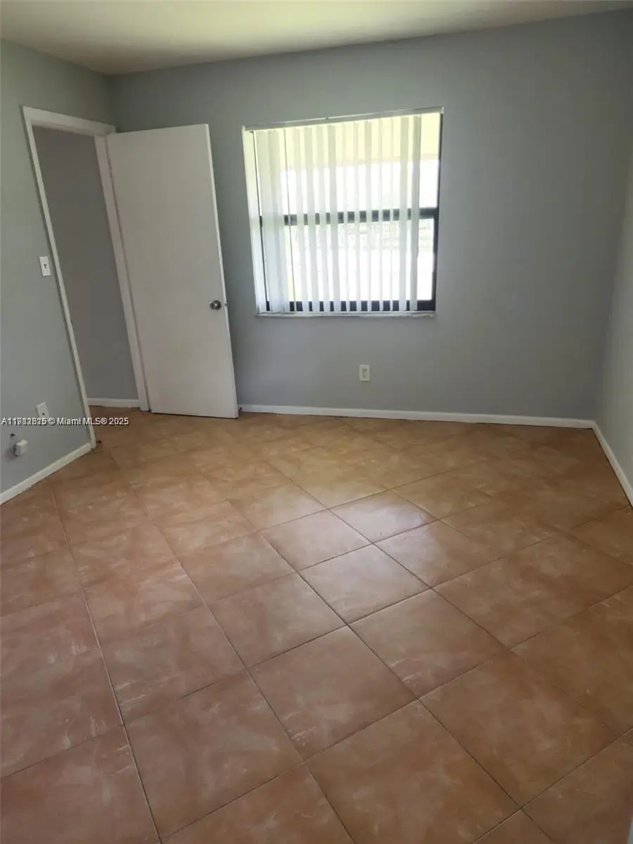 6061 Shakerwood Cir #208, Tamarac, FL 33319 - Image #3