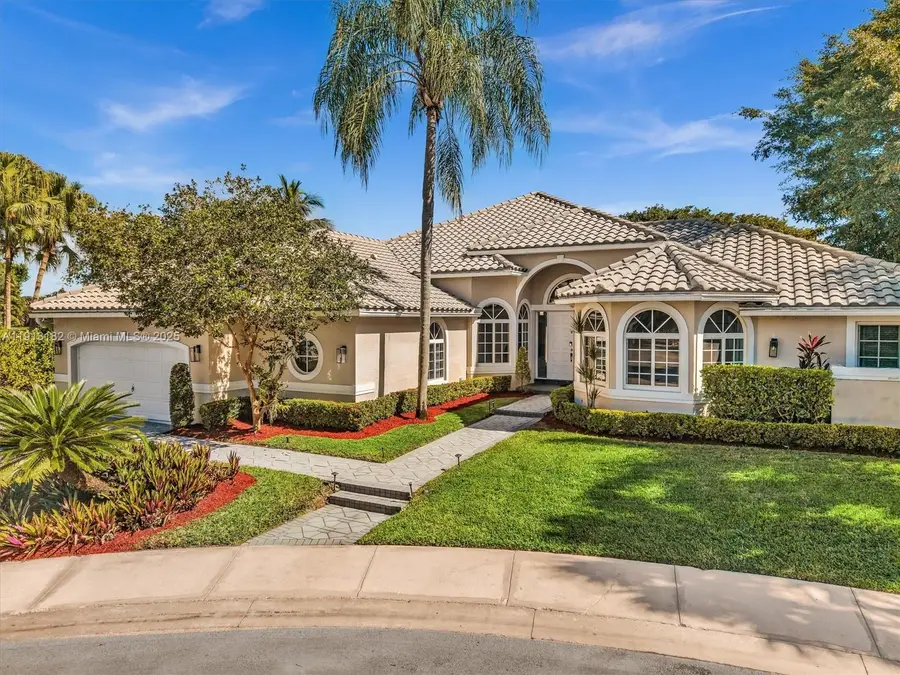 2756 Meadowood Dr, Weston, FL 33332 - Image #2