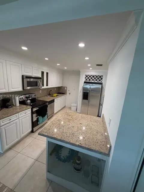 5055 Collins Ave #9A, Miami Beach, FL 33140 - Image #2