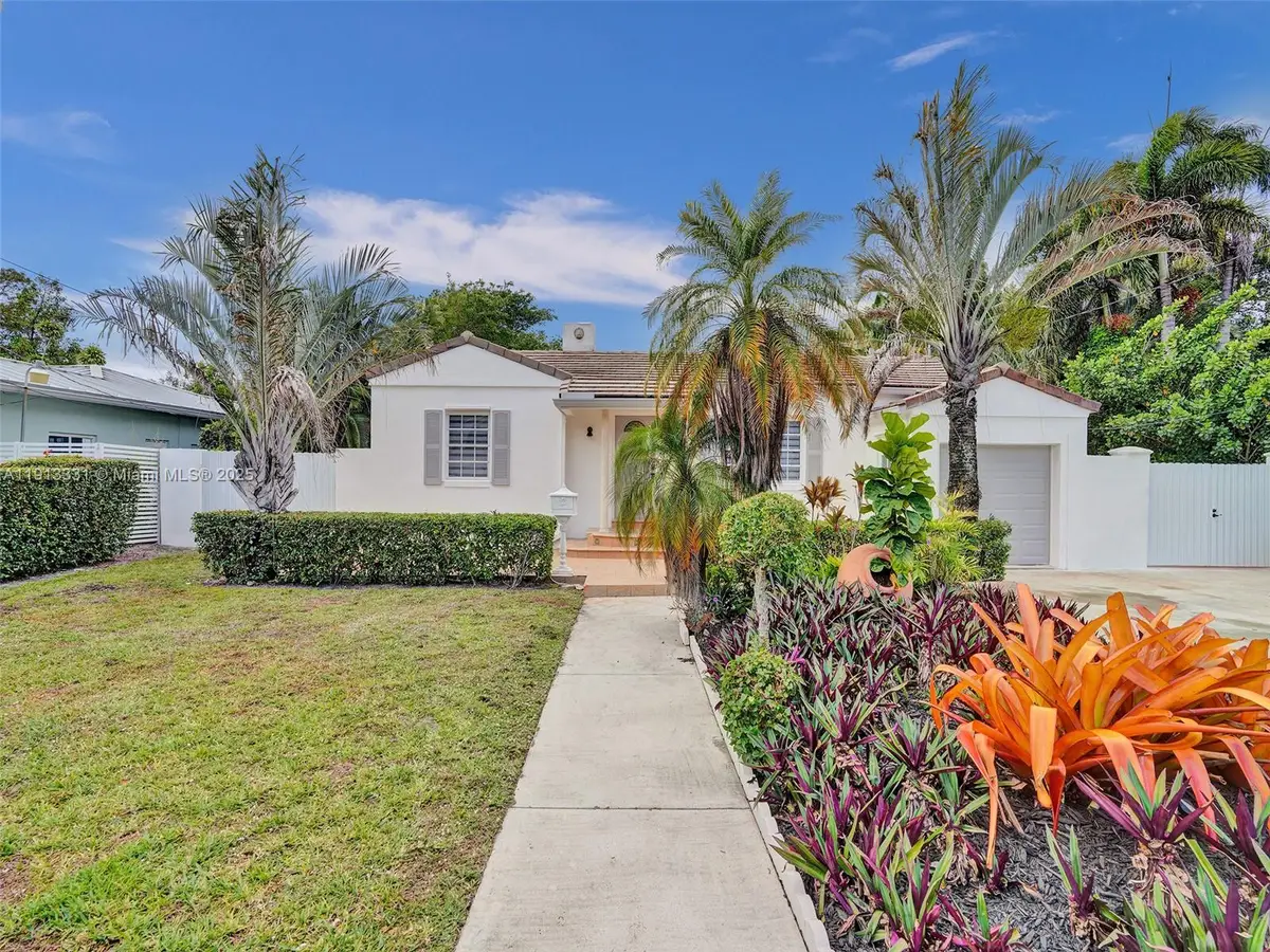 1102 NE 117th St, Biscayne Park, FL 33161 - Image #1