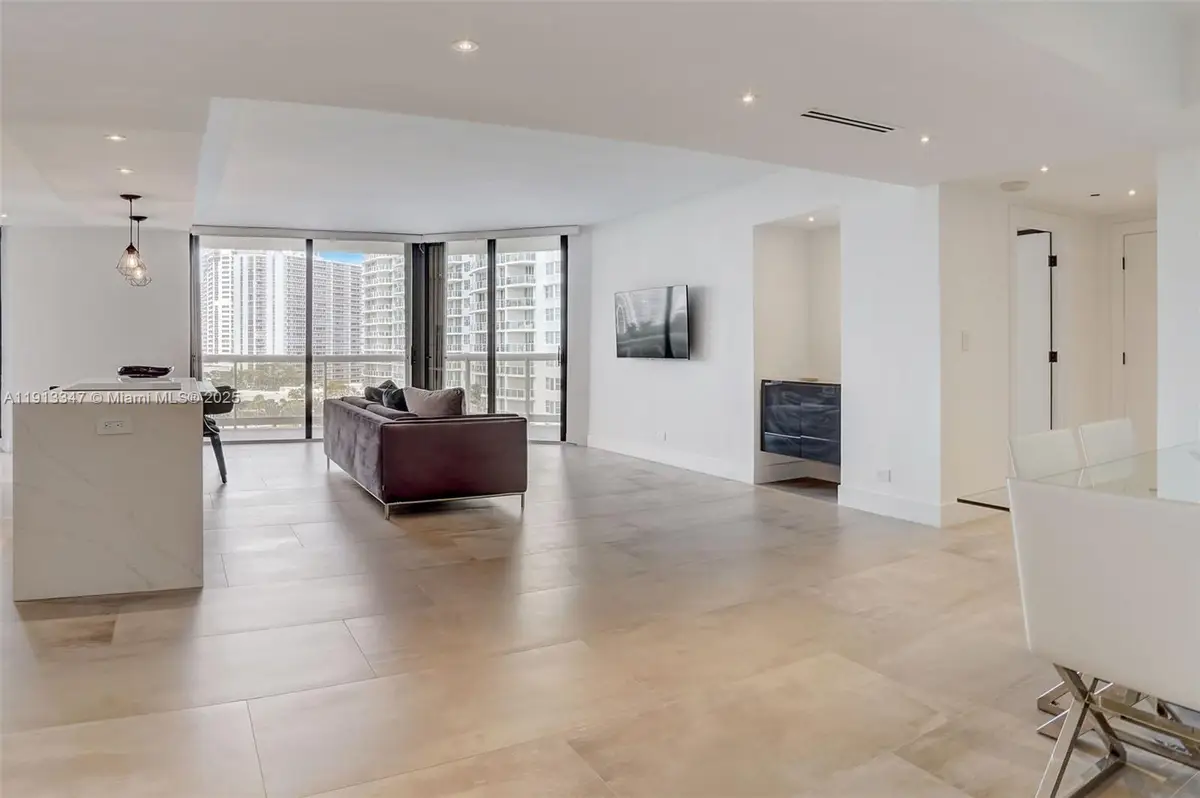 20191 E Country Club Dr #802, Aventura, FL 33180 - Image #1