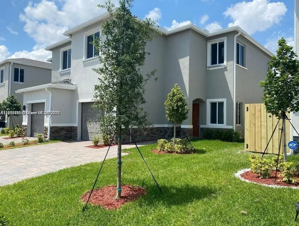 871 SE 16 Ct, Homestead, FL 33034 - Image #1