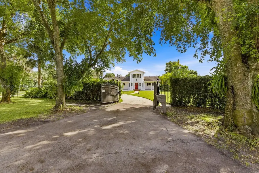 740 E Country Club Cir, Plantation, FL 33317 - Image #2