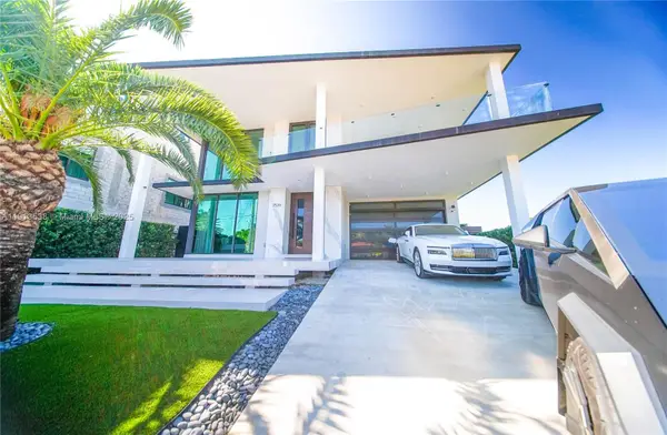 7520 W Treasure Dr, North Bay Village, FL 33141