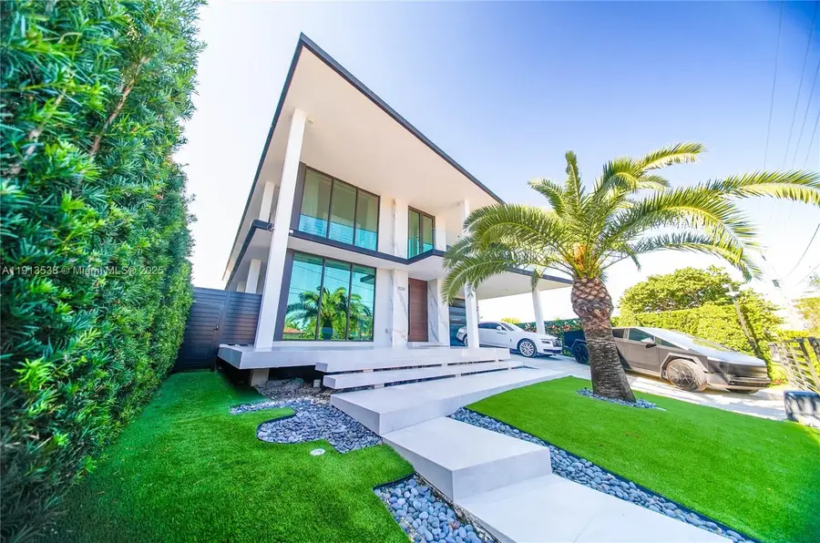 7520 W Treasure Dr, North Bay Village, FL 33141 - Image #2