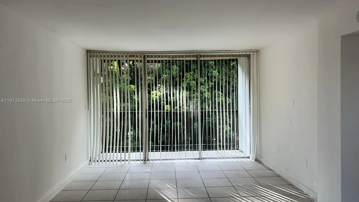 8860 Fontainebleau Blvd #403, Miami, FL 33172 - Image #1