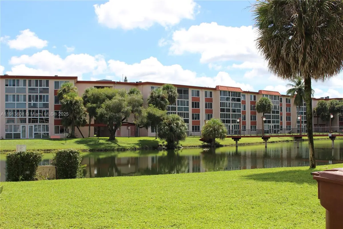 1080 Del Lago Cir #202, Sunrise, FL 33313 - Image #1