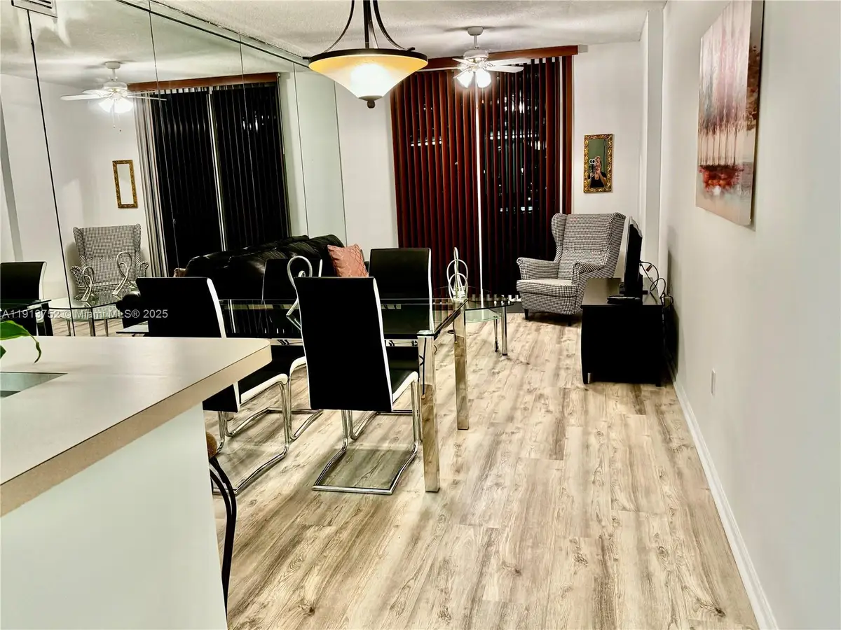 185 SE 14th Ter #1812, Miami, FL 33131 - Image #1