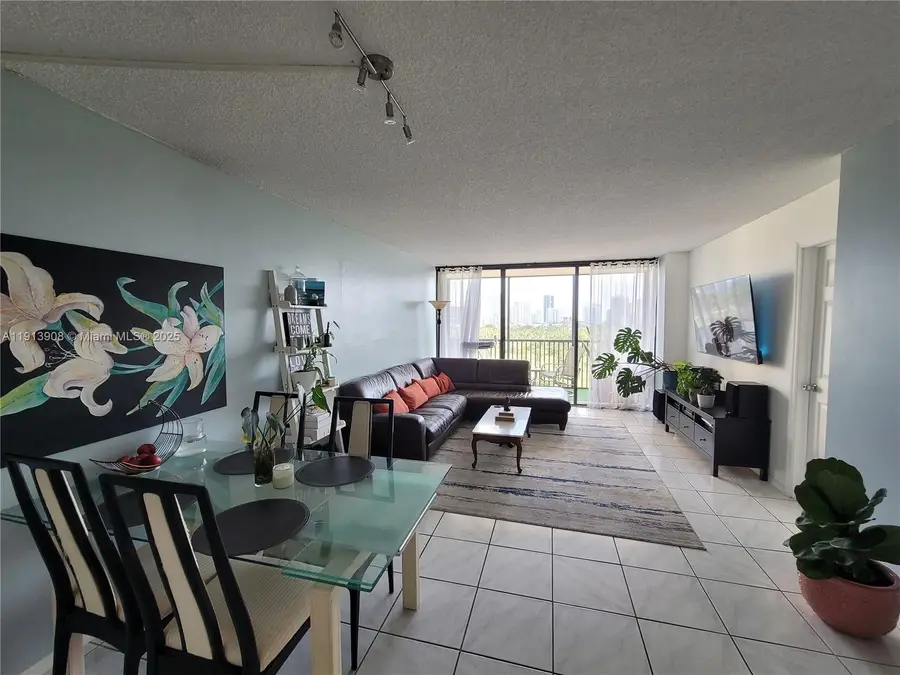 20301 W Country Club Dr #1124, Aventura, FL 33180 - Image #2