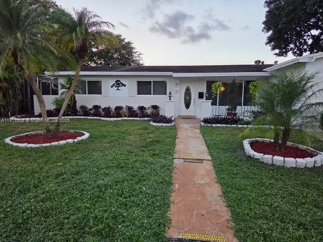 2070 NW 82nd Ave, Pembroke Pines, FL 33024 - Image #1