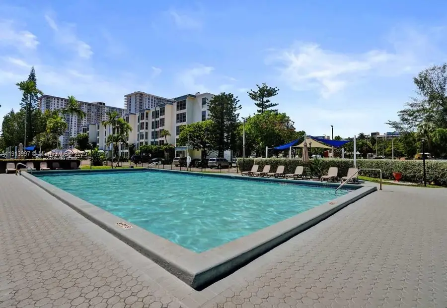 17560 Atlantic Blvd #116, Sunny Isles Beach, FL 33160 - Image #2