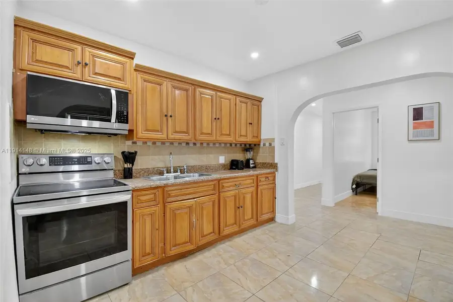 643 NE 130th St, North Miami, FL 33161 - Image #3