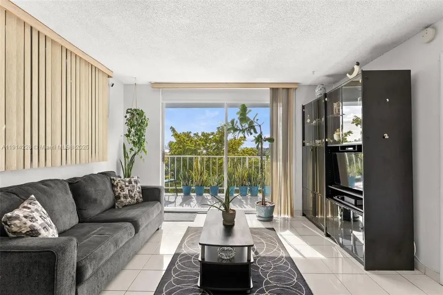 6900 Bay Dr #5C, Miami Beach, FL 33141 - Image #2