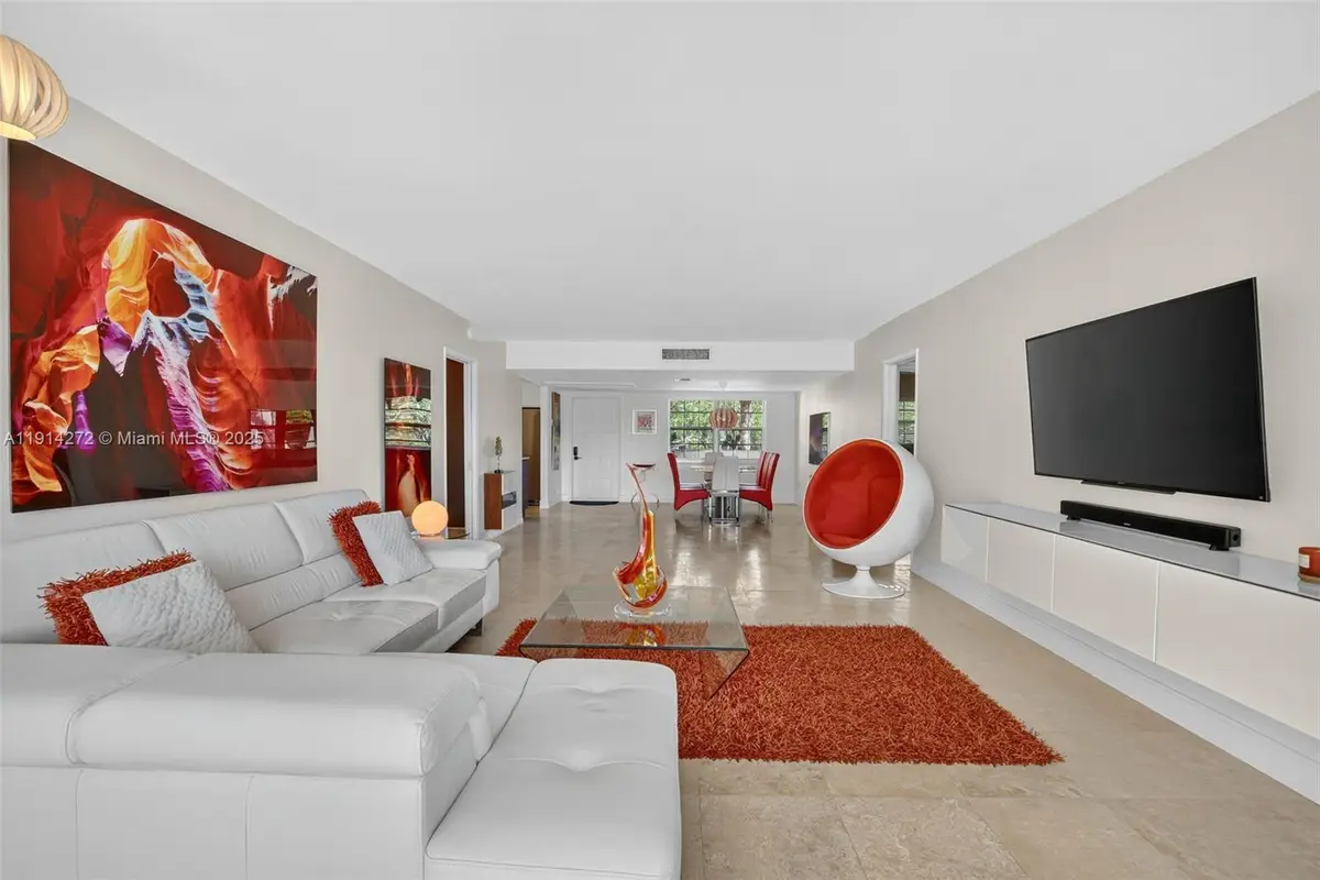 3611 Oaks Clubhouse Dr #202, Pompano Beach, FL 33069 - Image #1