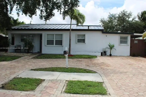 6810 Douglas St, Hollywood, FL 33024