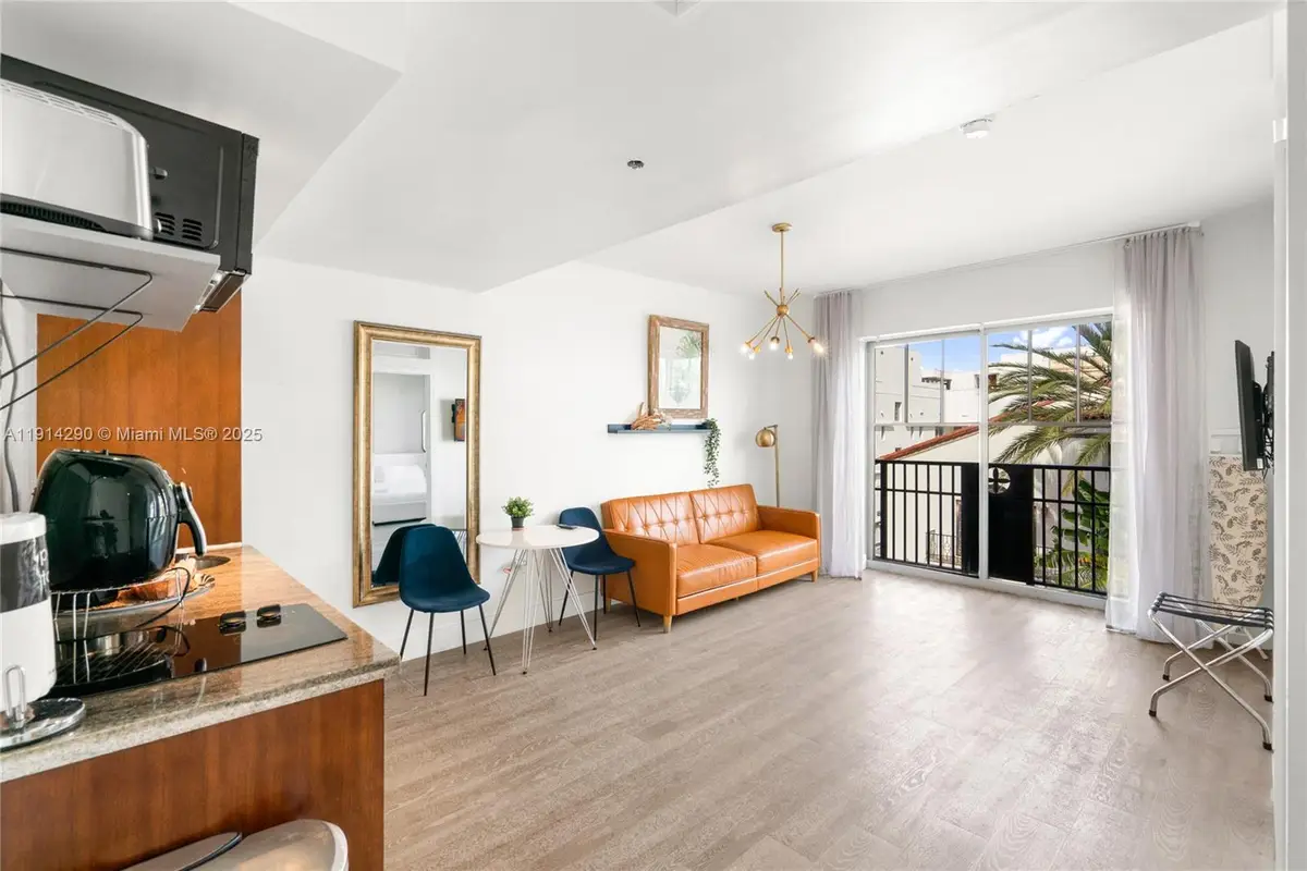 1060 Ocean Dr #D307, Miami Beach, FL 33139 - Image #1