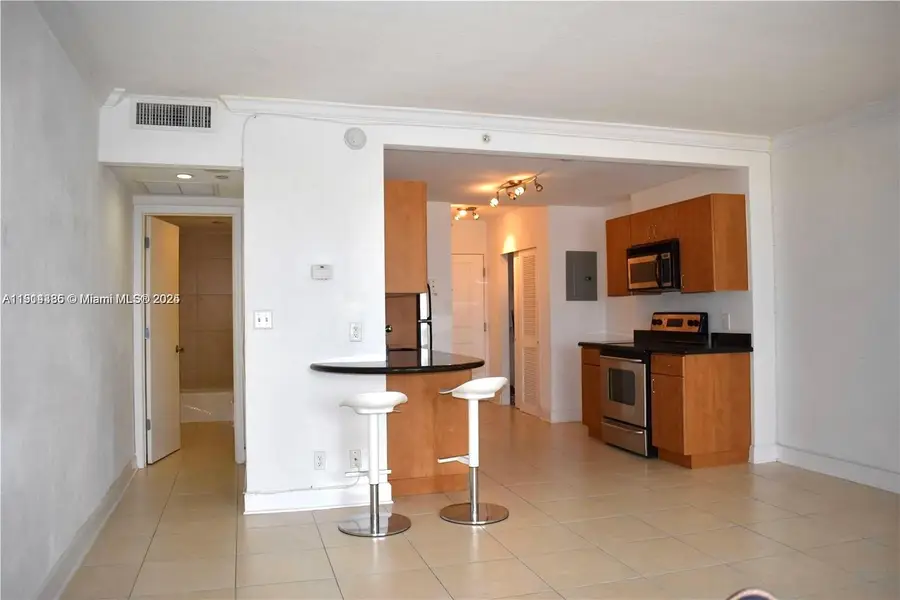 401 69th St #1003, Miami Beach, FL 33141 - Image #2