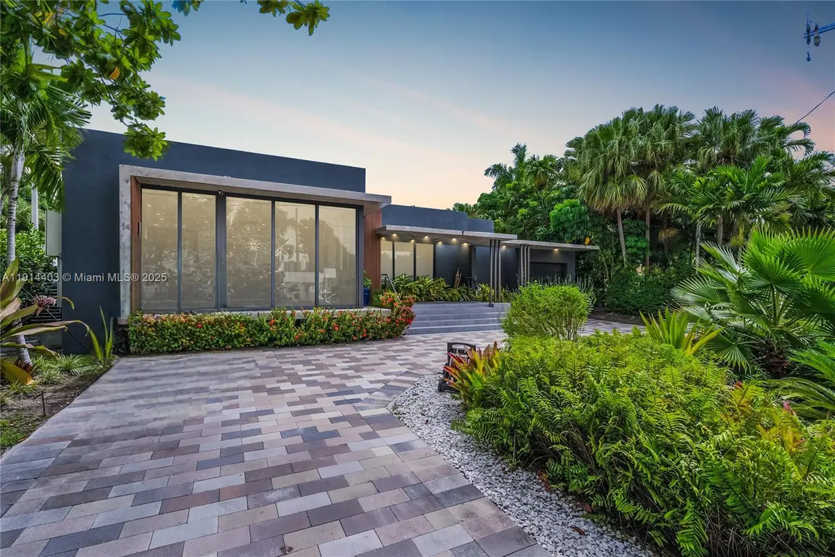 1845 NE 124th St, North Miami, FL 33181 - Image #1