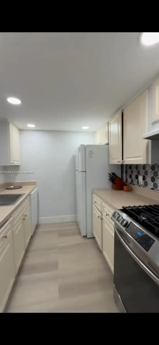 17901 NW 68 Ave #T-205, Hialeah, FL 33015 - Image #2