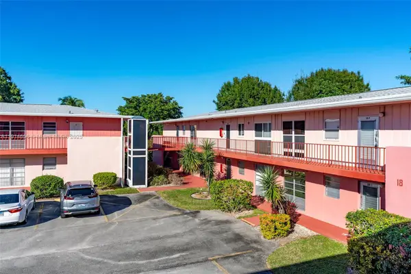 18 Golfs Edge #D, West Palm Beach, FL 33417