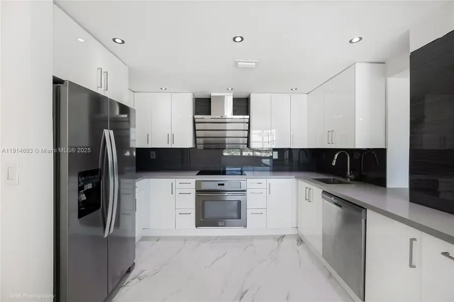 2016 Bay Dr #904, Miami Beach, FL 33141 - Image #2