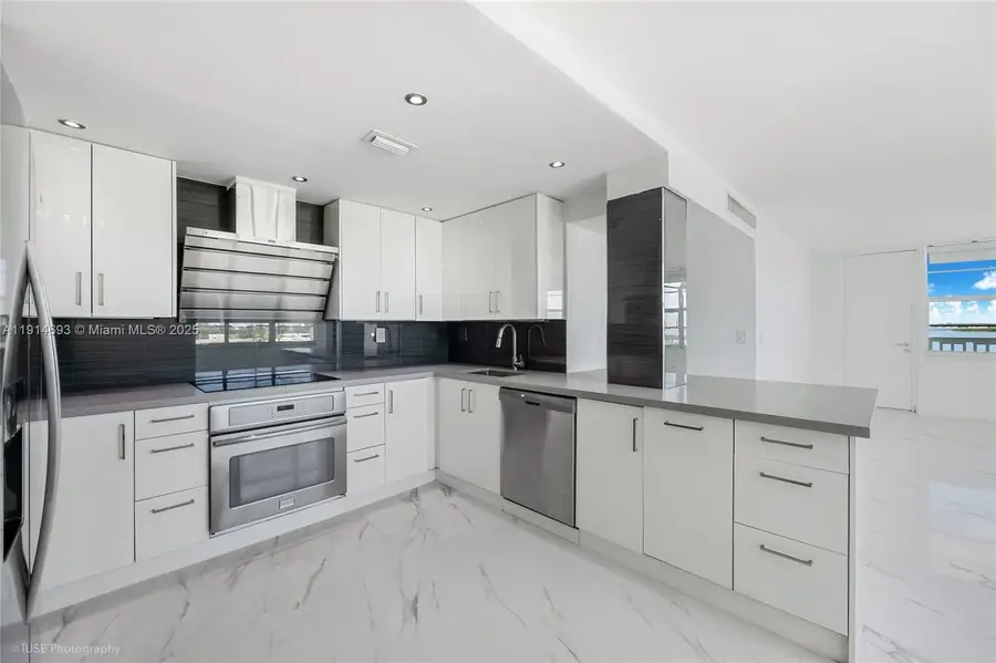 2016 Bay Dr #904, Miami Beach, FL 33141 - Image #3