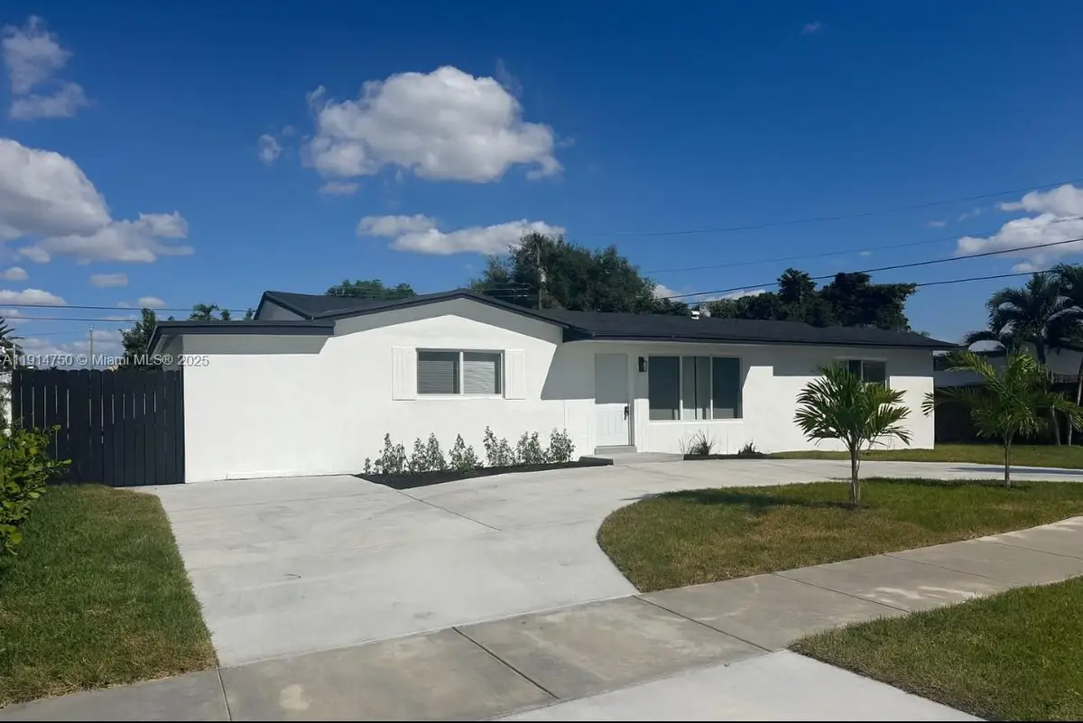 10315 SW 42nd St, Miami, FL 33165 - Image #1