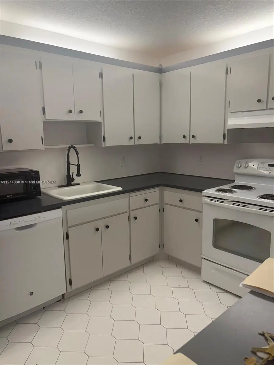 1200 NE Miami Gardens Dr #218W, Miami, FL 33179 - Image #2