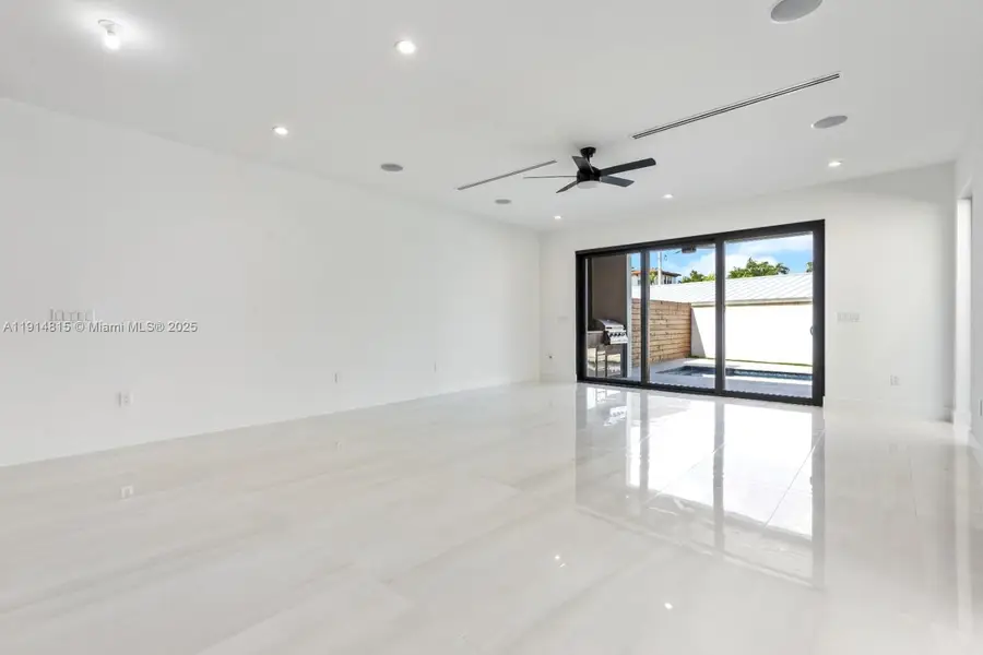 207 NE 17th Ave, Fort Lauderdale, FL 33301 - Image #3
