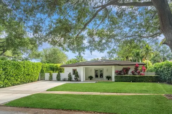 8215 SW 63rd Pl, Miami, FL 33143