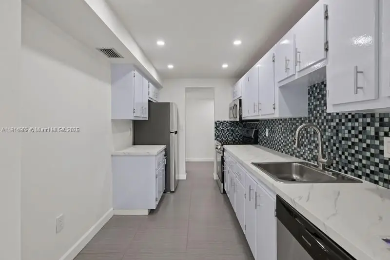 4174 Inverrary Dr #902, Lauderhill, FL 33319 - Image #1