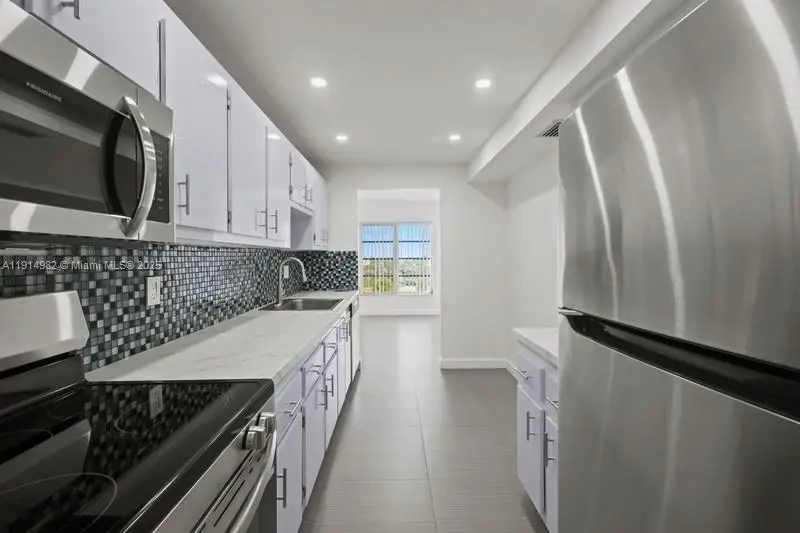 4174 Inverrary Dr #902, Lauderhill, FL 33319 - Image #3