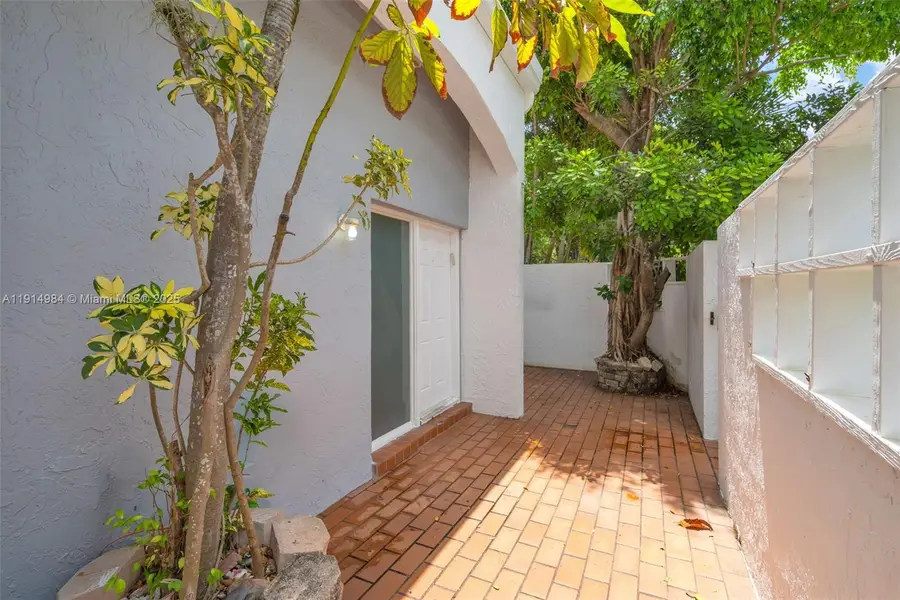 20908 Leeward Ct #231-3, Aventura, FL 33180 - Image #2