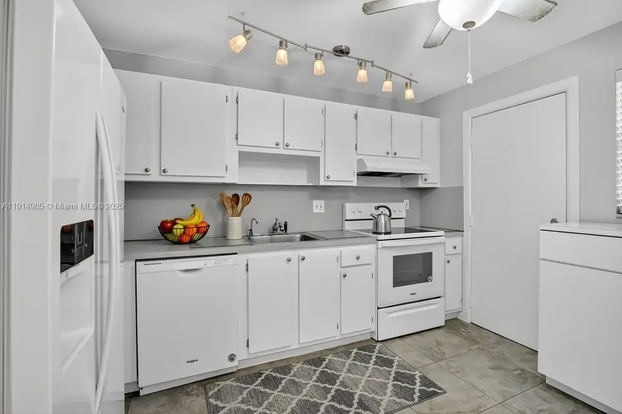 3050 NE 16th Ave #407, Oakland Park, FL 33334 - Image #2