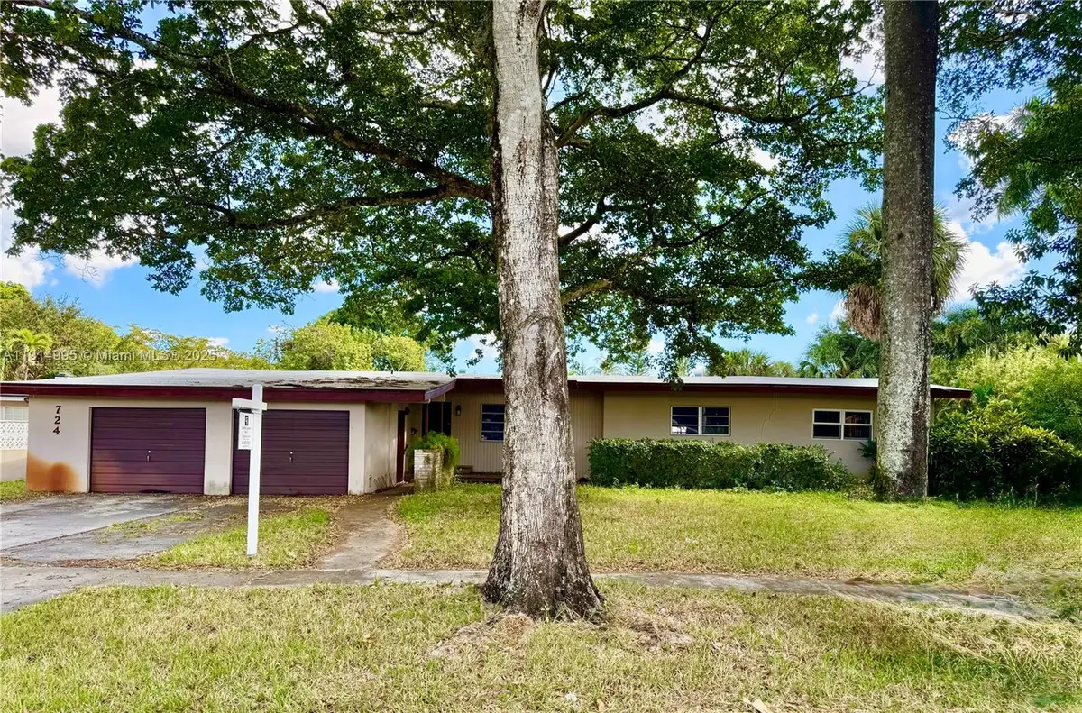 724 Garden Ct, Plantation, FL 33317 - Image #1