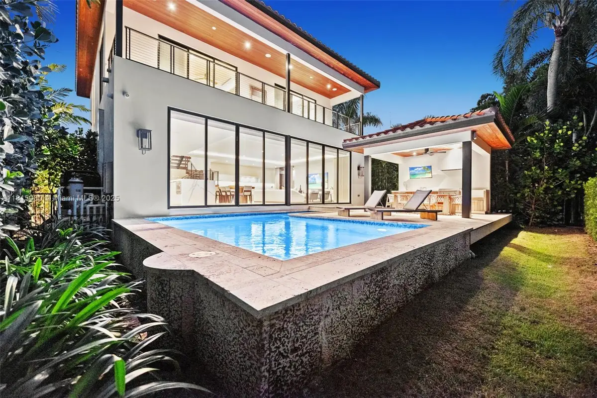 5831 Alton Rd, Miami Beach, FL 33140 - Image #1