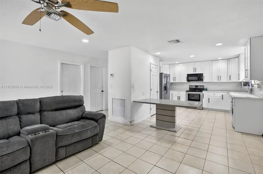 2920 NW 9th Pl, Fort Lauderdale, FL 33311 - Image #3