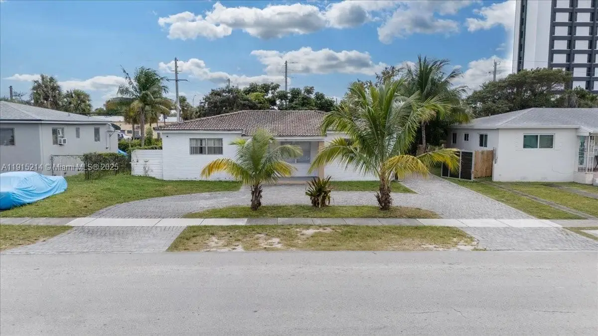 640 NE 168th St, North Miami Beach, FL 33162 - Image #1