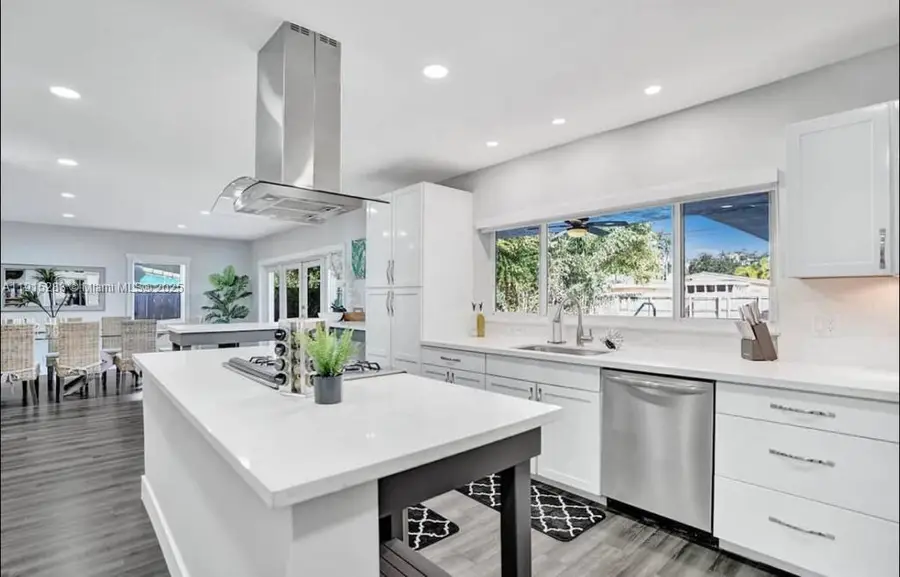 1431 Dewey St, Hollywood, FL 33020 - Image #2