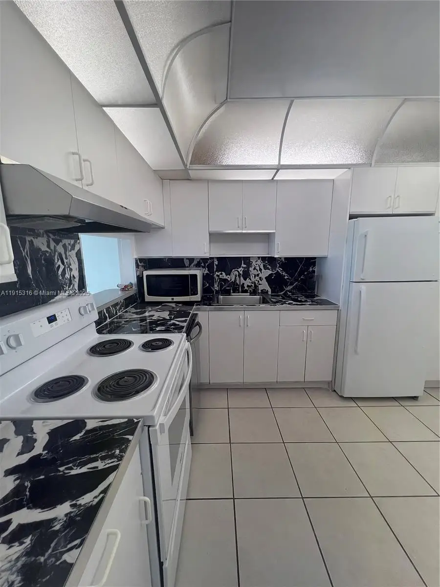 18601 NE 14th Ave #407, Miami, FL 33179 - Image #3