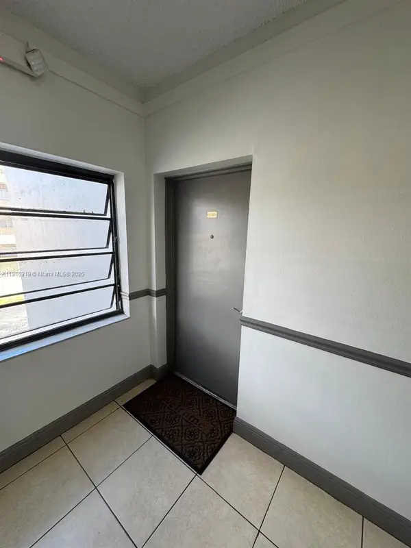 10431 N Kendall Dr #D204, Miami, FL 33176