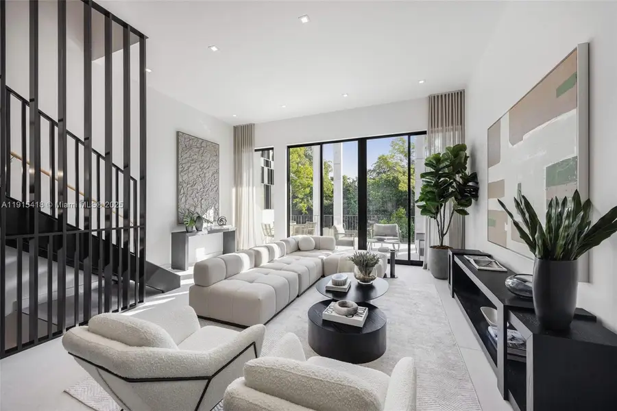 86 SW 28th Rd #7, Miami, FL 33129 - Image #2