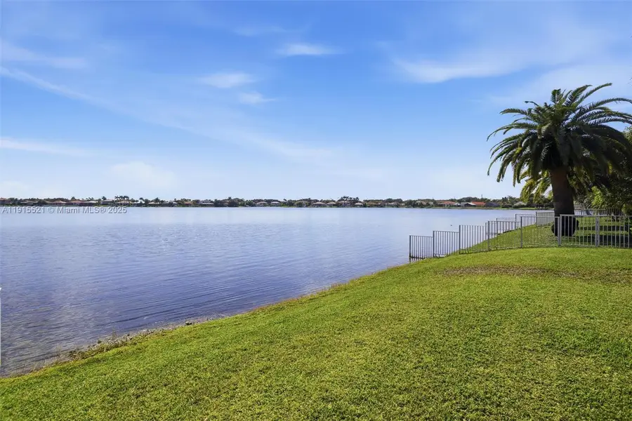 Address Withheld By Seller, Hollywood, FL 33868 - Image #2