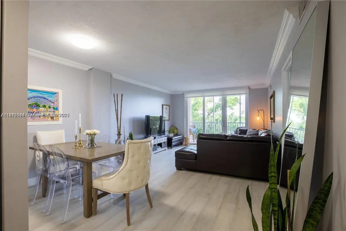 250 Jacaranda Dr #506, Plantation, FL 33324 - Image #1