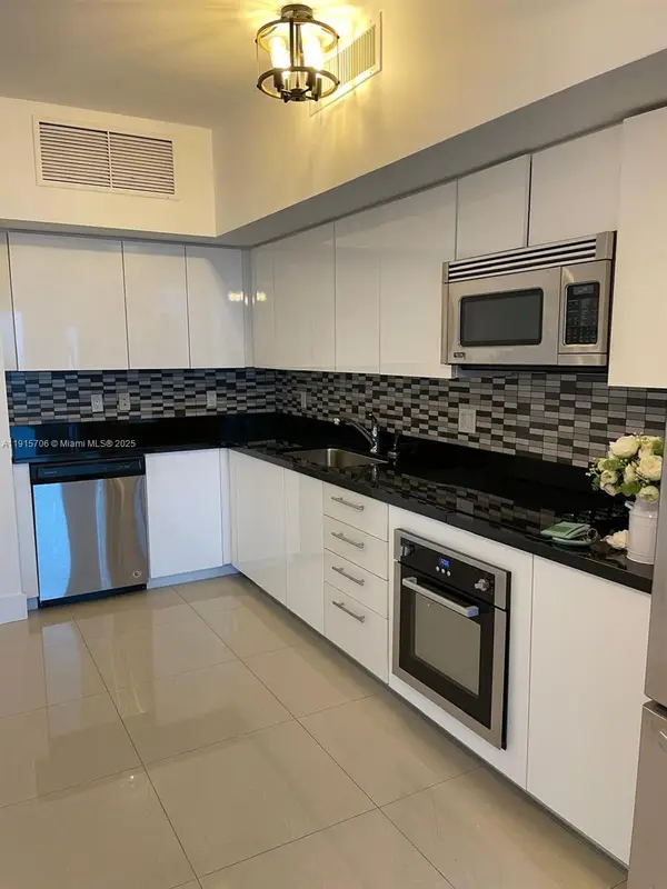 92 SW 3rd St #3309, Miami, FL 33130