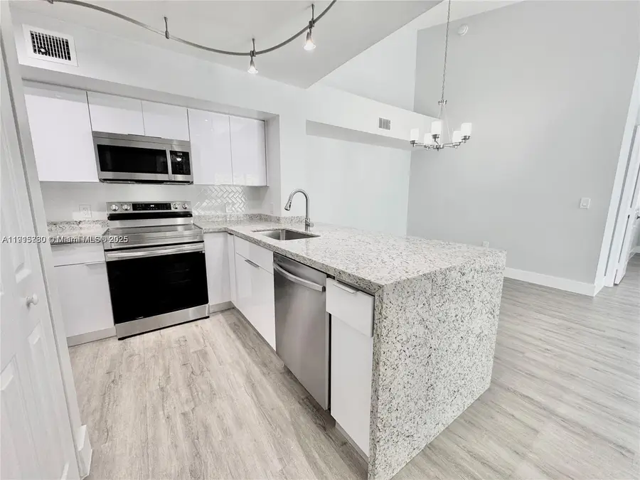 677 SW 111th Ave #303, Pembroke Pines, FL 33025 - Image #2