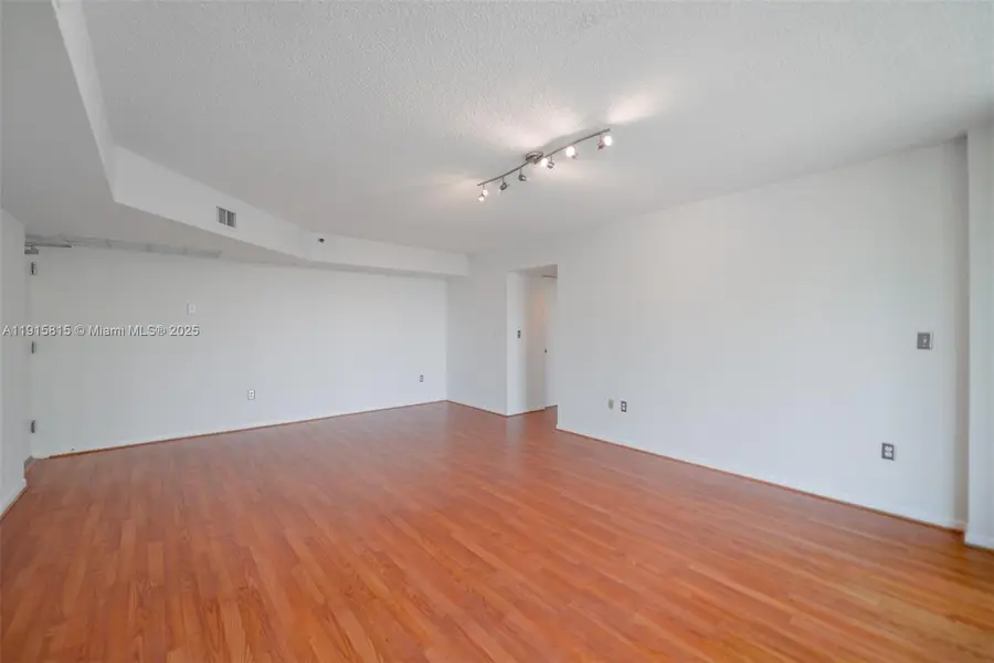 5900 Collins Ave #506, Miami Beach, FL 33140 - Image #3